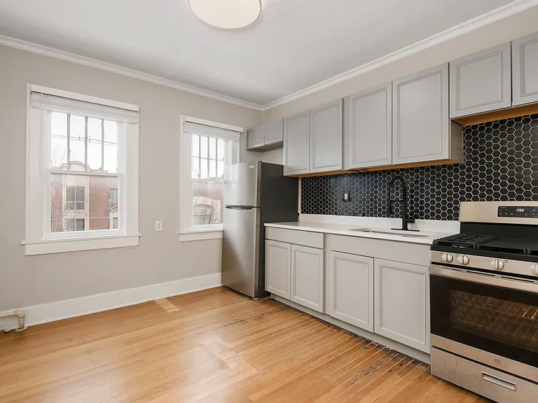 975 N Washington St #12 — Photo 3
