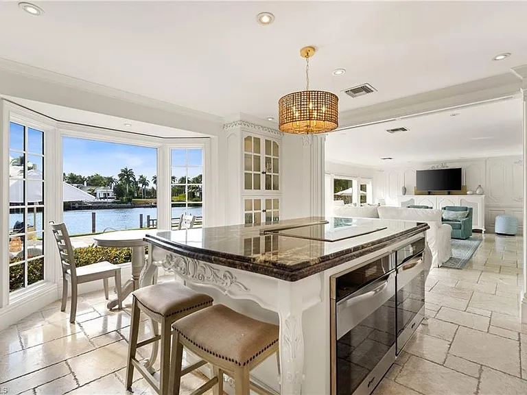 1060 Galleon Dr — Photo 17