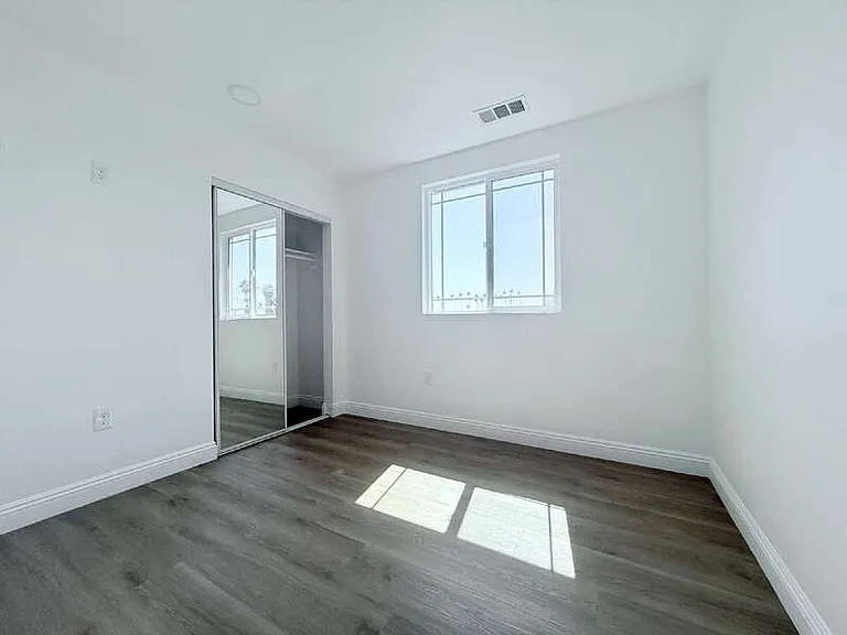 1731 E 68th St #C — Photo 21