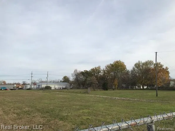 155 S Court St, Lapeer, MI 48446