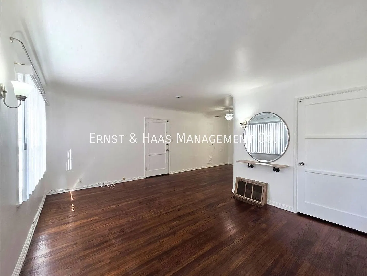 Wonderful 1-Bedroom Apartment Just a Block from the Ocean! — Photo 4