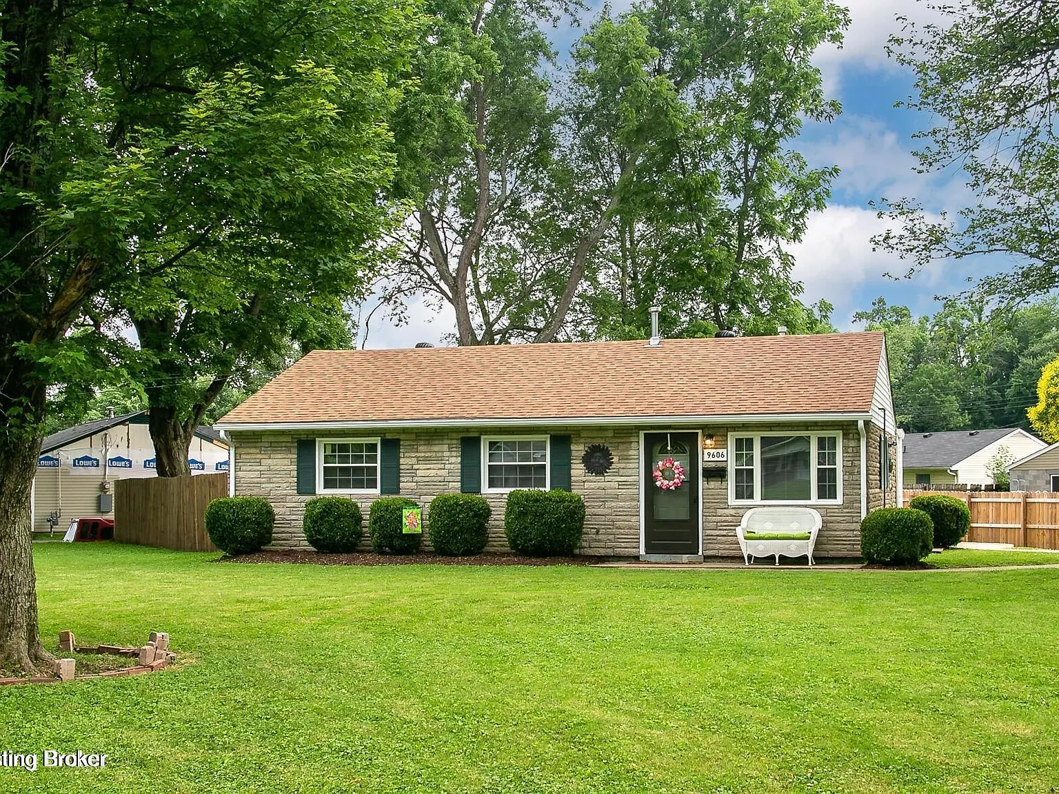3 bed, 1.0 bath, 1200 sqft, $1,700 — Photo 1