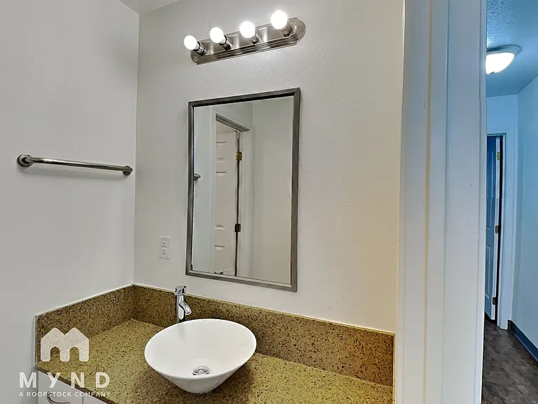 708 W 6th St #A — Photo 13