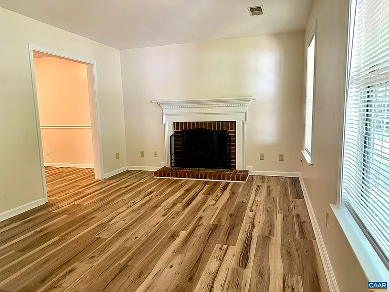 3159 Saddlebrook Ln — Photo 4
