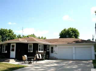 931 Cherry Ave, Bird Island, MN 55310