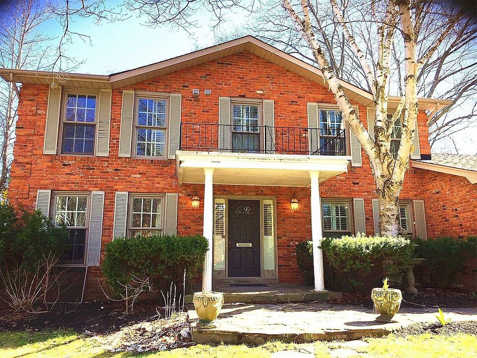 1st image of 340 Carey Ct