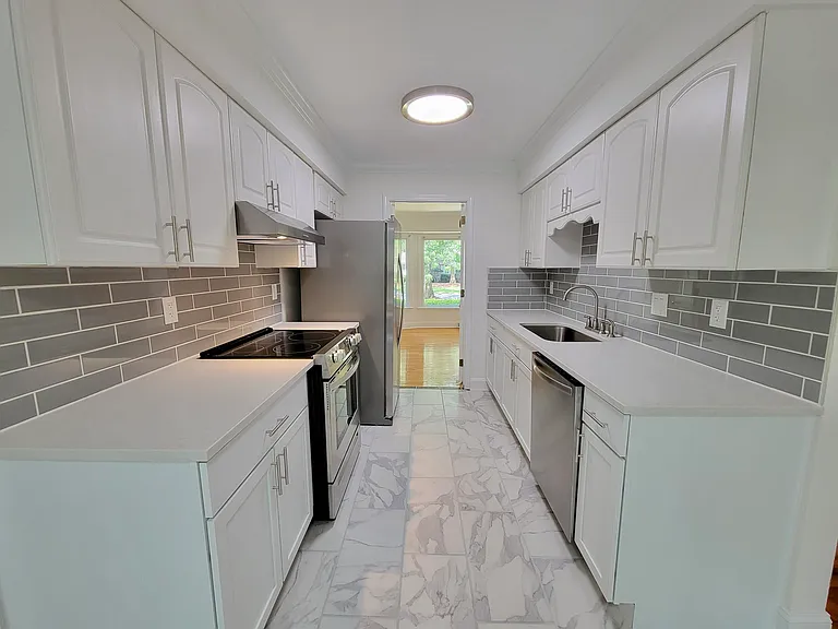 1003 Law Ln — Photo 8
