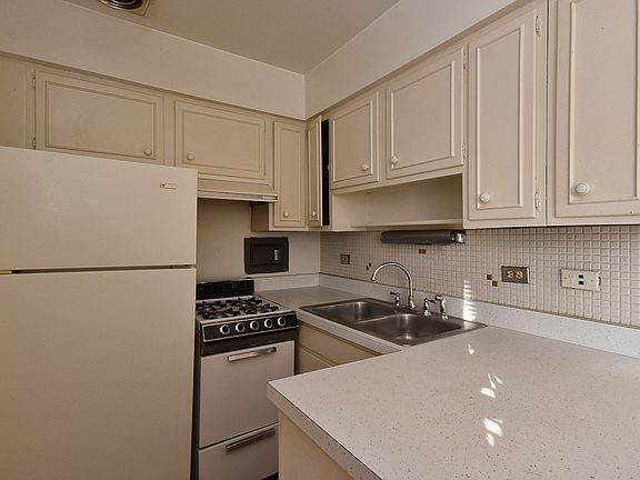3rd image of 2629 N Hampden Ct APT 302