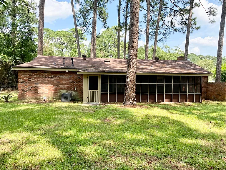 1315 Whitfield Park Dr — Photo 15