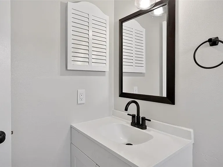 1099 Grove Ave — Photo 48