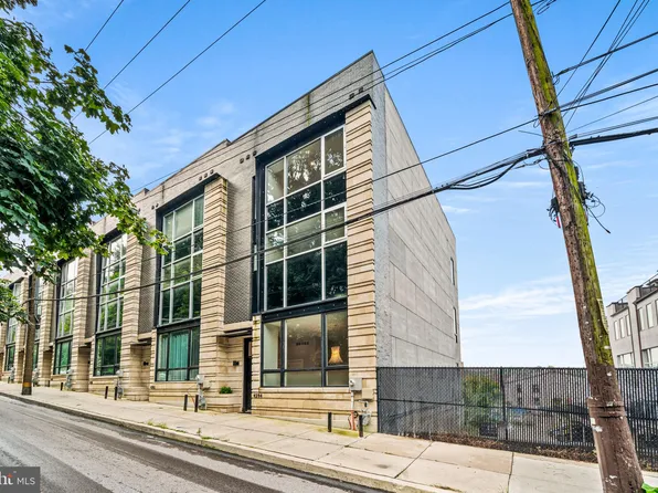 4594 Silverwood St, Philadelphia, PA 19127