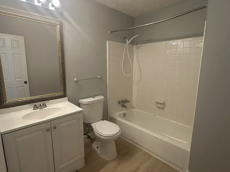 1016 Huntington Trce SE — Photo 15