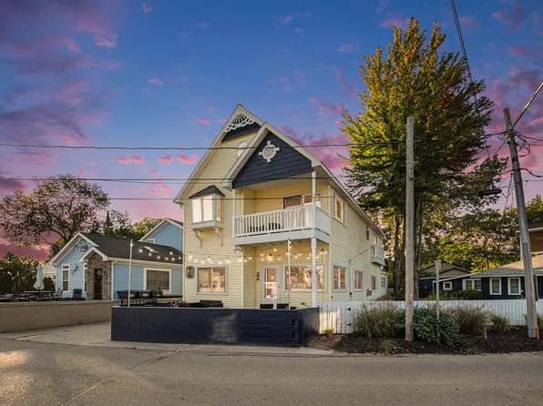 22 Grand Blvd, South Haven, MI 49090
