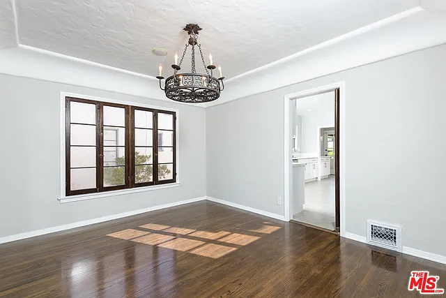 1179 S Hayworth Ave — Photo 8