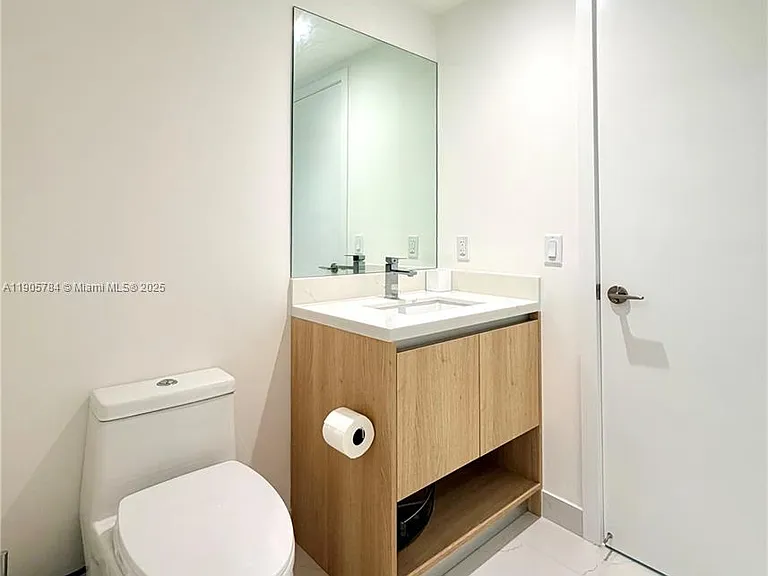 9901 E Bay Harbor Dr #505 — Photo 18