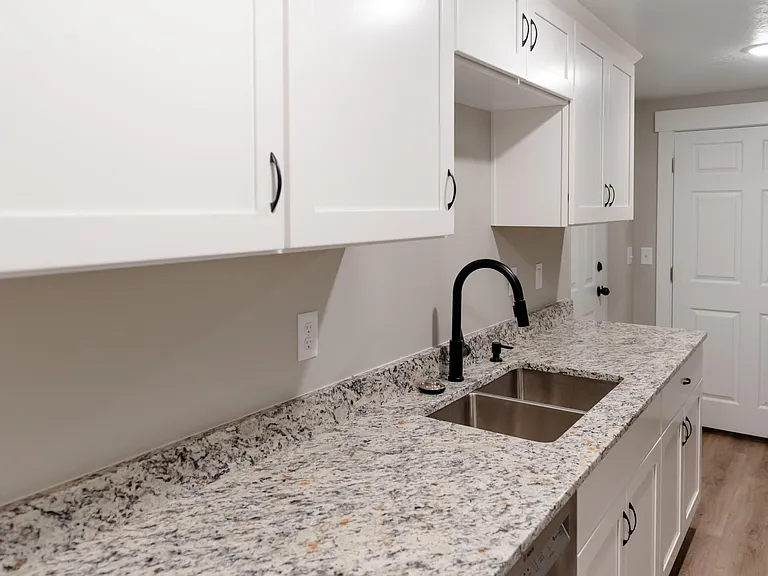 1024 S 680 W — Photo 5