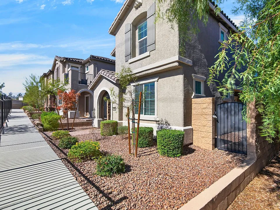 10687 Sariah Skye Ave