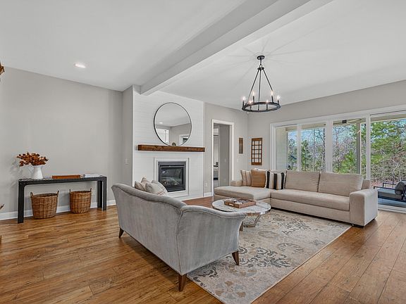 3rd image of 210 Lookout Rdg