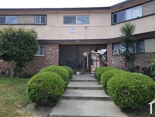 2 bed, 1100 sqft, $2,400 — Photo 1