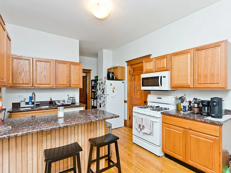 2139 N Oakley Ave #1 — Photo 11
