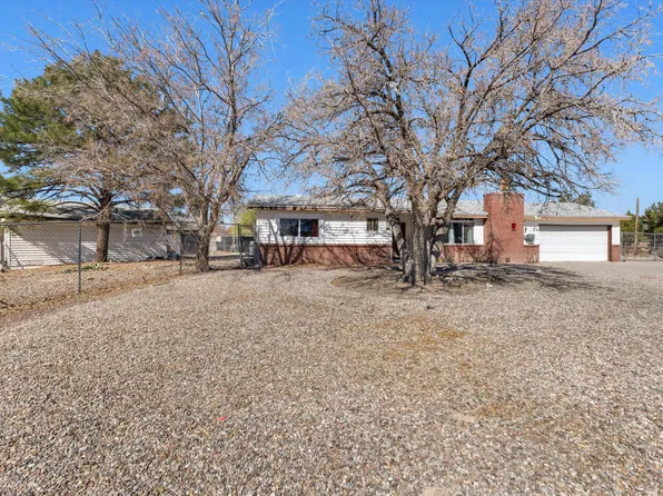 1105 Robin Rd SE, Rio Rancho, NM 87124