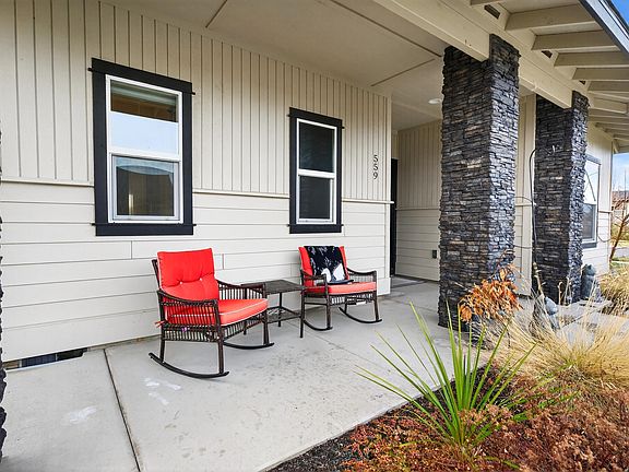 4th image of 559 NW Rimrock Ct