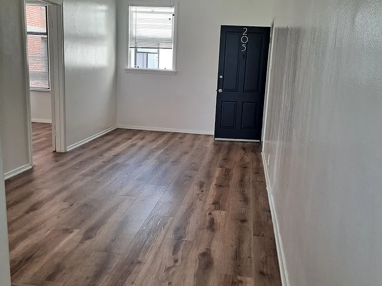 Hollywood Heritage Apartments — Photo 13