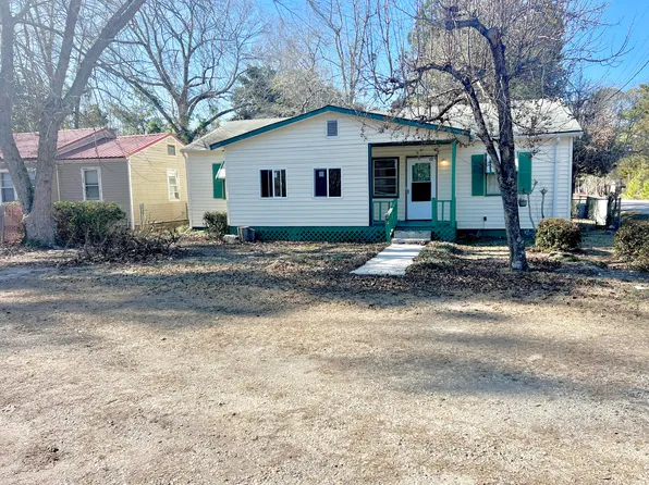 39 Tip Top Dr, Greeleyville, SC 29056