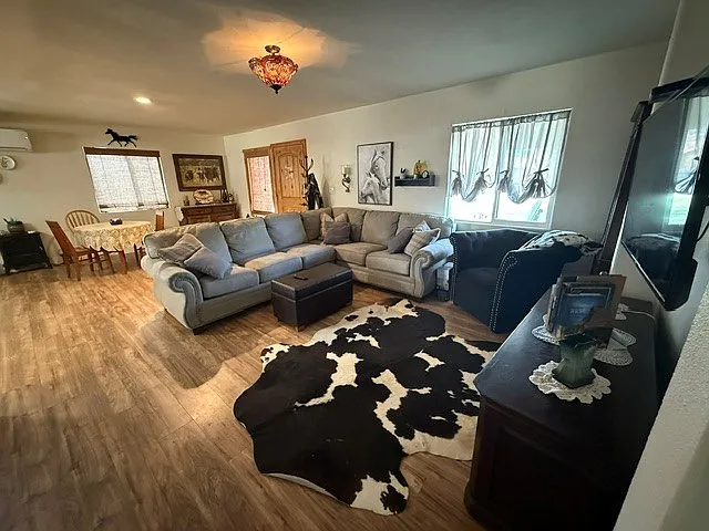 1724 E Ironwood Dr — Photo 2