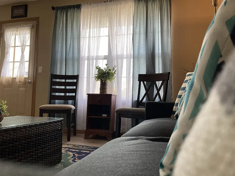 4453 W Portland St — Photo 32