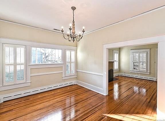 4th image of 829 N Main St