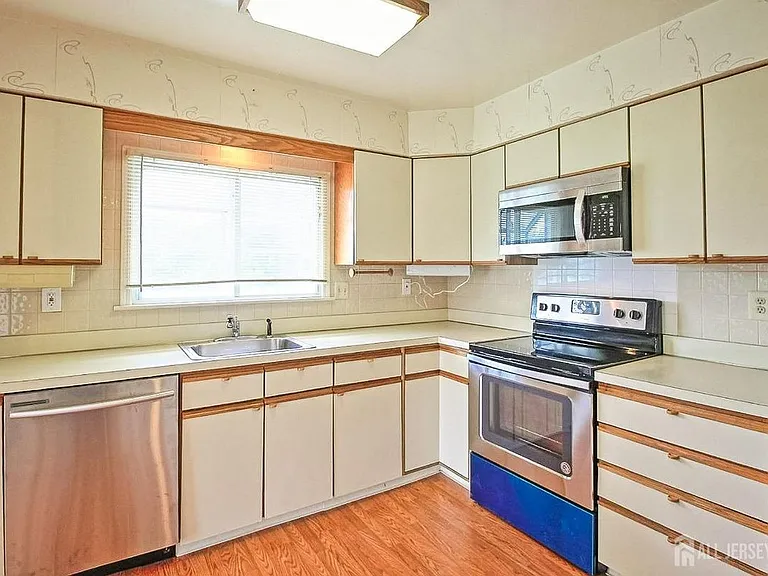 2 Bristol Ct — Photo 7