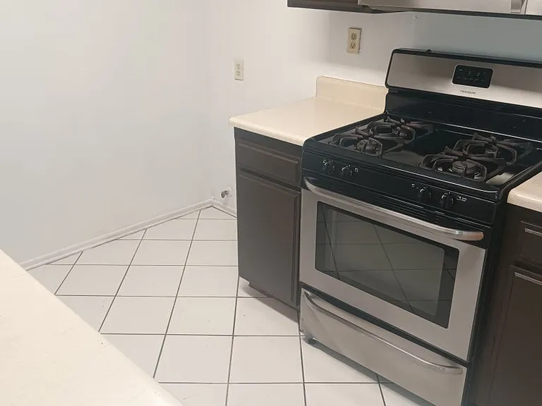 North Tower Apts — Photo 20