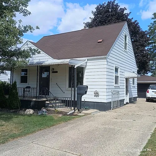 25880 Groveland St Photo 1
