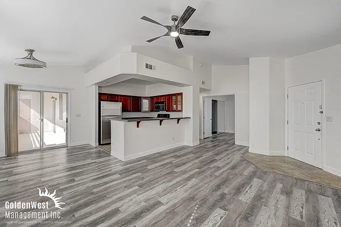 3 bed, 2.0 bath, 1265 sqft, $1,700 — Photo 2