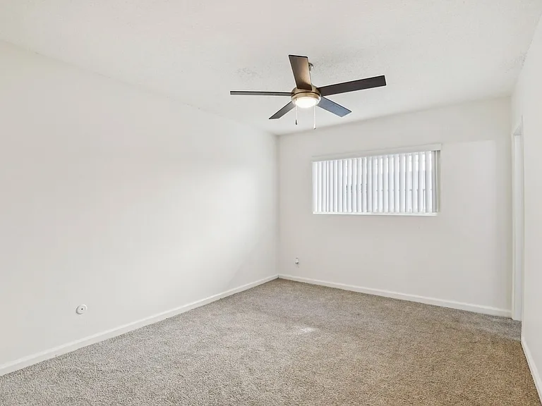 Anaheim Place — Photo 11