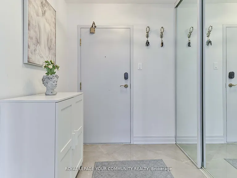 1240 Marlborough Ct #806 — Photo 6