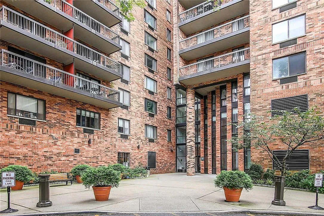 50 Columbus Ave — Photo 2