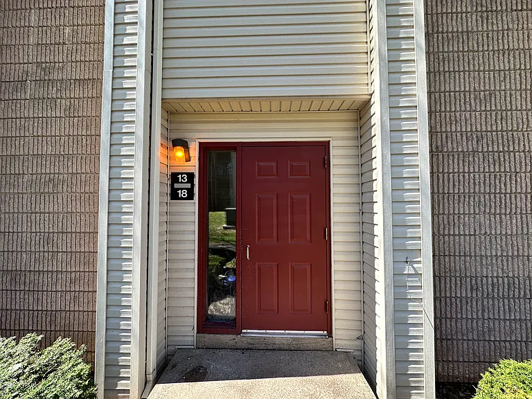 13 Burgundy Hill Ln #13 — Photo 2