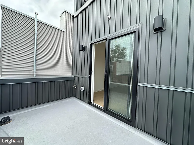 2209 Montrose St — Photo 21