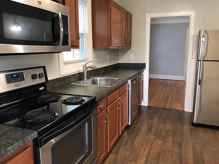 347 W Troy St — Photo 14