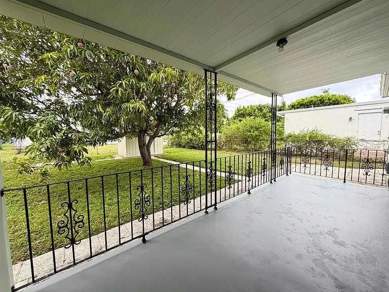 831 El Prado — Photo 14