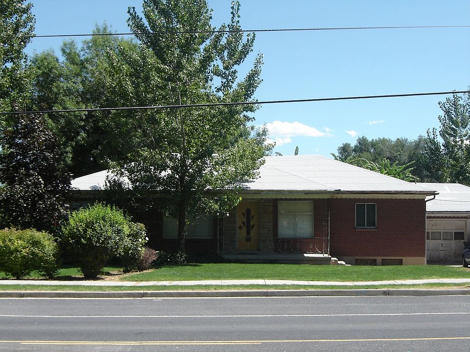 Large Windows w/ 2" Blinds