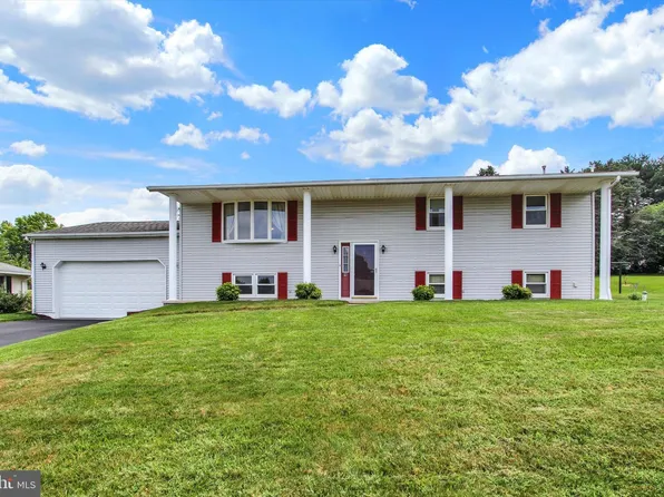 9 Starlite Dr, Spring Grove, PA 17362