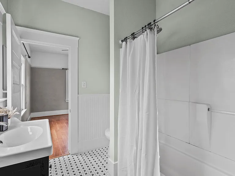 1736 Kearney Ave — Photo 21