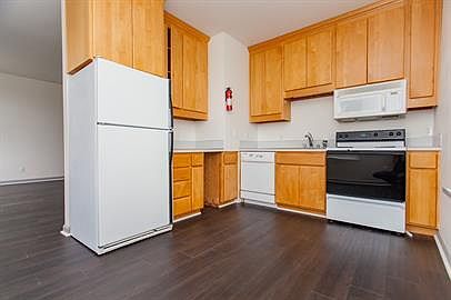 2nd image of 121 W 3rd St #11189816