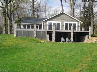 84 E Dr NE, Hartville, OH 44632
