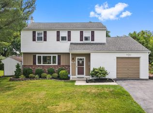 1365 Ridgeview Dr, Phoenixville, PA 19460