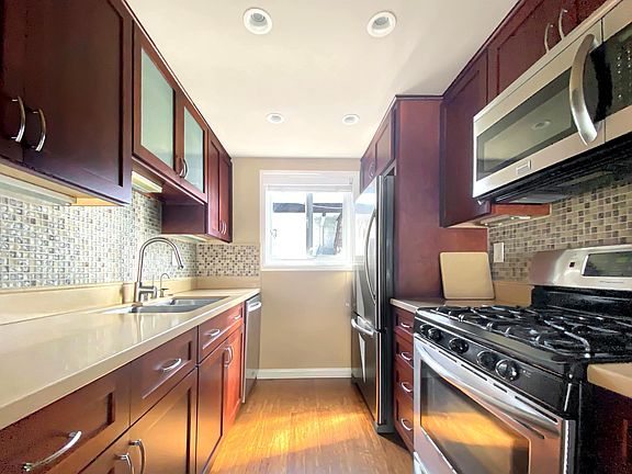 5th image of 2308 Curtis Ave Unit B