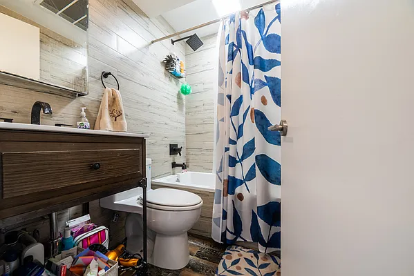 Rented by Joel Scharf, LREB | media 24